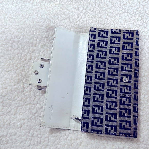 Fendi wallet made in Italy luxury item - Picture 2 of 7
